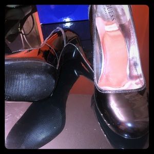 Black Guess Pumps